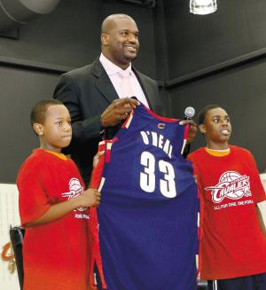 英格兰连续10场正式比赛赢球且零封，追平西班牙纪录（英格兰豪取正式赛10连胜并零封对手，追平西班牙纪录）