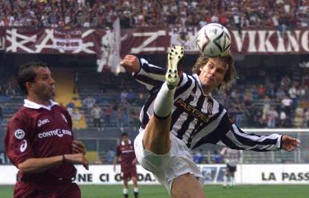 赛后那一幕让所有球迷破防（终场后的那个瞬间，所有球迷都被戳中泪点）