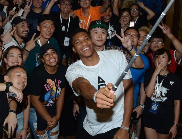 队内助攻王！奎克利因生病缺席对尼克斯的关键战（球队助攻领袖奎克利因病缺阵对尼克斯关键战）