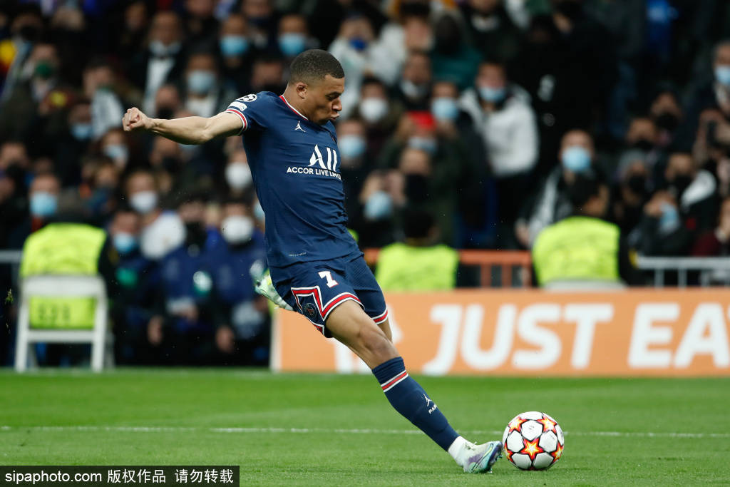 历史首次女裁判担任中超主裁，董方雨将执法西海岸vs亚泰（中超迎来首位女主裁：董方雨将执法西海岸对阵亚泰）