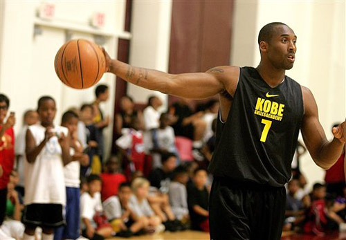 罗马诺：伊镇与那不勒斯就租借卡尤斯特达成协议，等球员点头（罗马诺：伊镇与那不勒斯已谈妥卡尤斯特租借，正待球员同意）