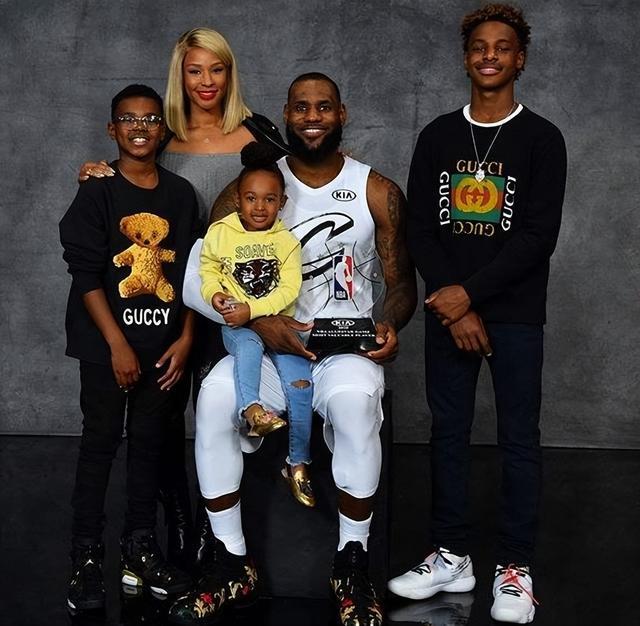 费迪南德：阿里也是一个普通人，并不是所有球员都能收获成功（费迪南德：阿里只是普通人，并非每个球员都注定成功）