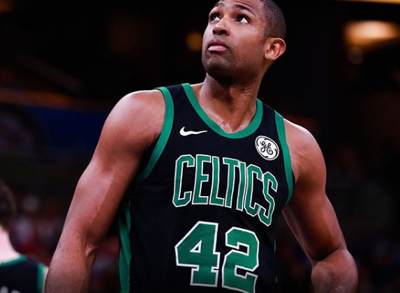 特尔施特根社媒晒恢复训练照片：很高兴归队（特尔施特根社媒晒康复训练照：喜迎归队）