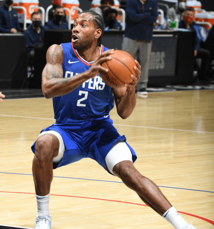 梅开二度助那不勒斯战胜尤文，霍伊伦当选全场最佳球员（梅开二度助那不勒斯击败尤文，霍伊伦荣膺全场最佳）