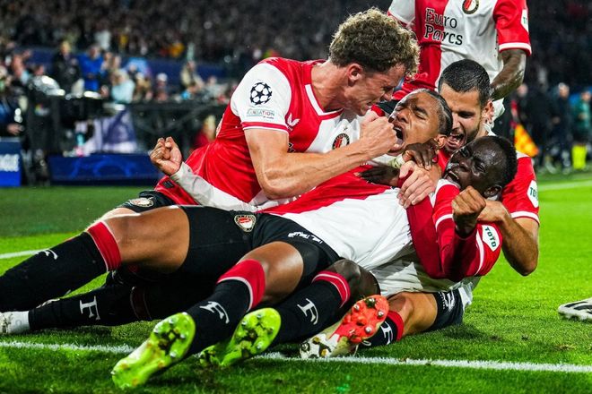 图片报：勒沃库森遭遇多次意外事件，到达曼市时已延误数小时（图片报：勒沃库森旅途中屡遇意外，抵达曼市已晚点数小时）