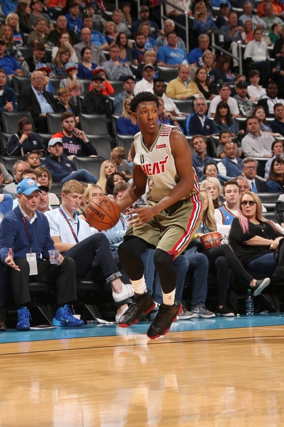 冯伯元忆与海牛球迷冲突：那场打封闭上的；有球迷骂得挺过分（冯伯元回忆与海牛球迷冲突：那场带伤封闭出战，部分球迷辱骂越界）